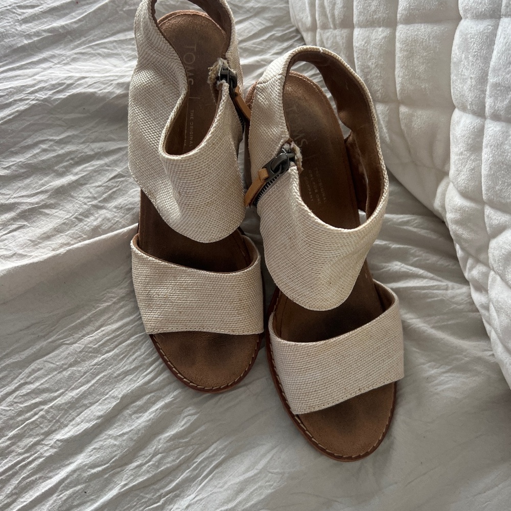 Women’s heeled sandal